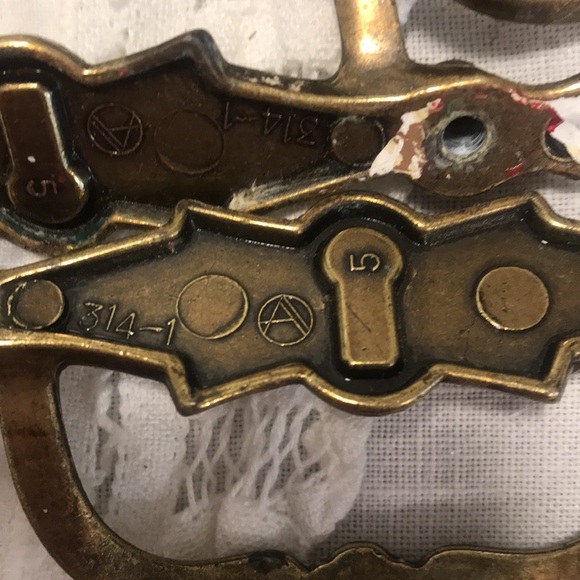 Gorgeous Colonial Drawer pulls - Set of 7. Beautiful rich looking brass. - Picture 10 of 10